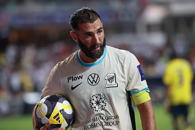 تقارير: الاتحاد لم يتحرك لتجديد عقد بنزيما